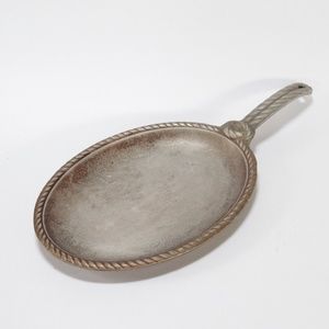 Metal pan with Rope decorative details